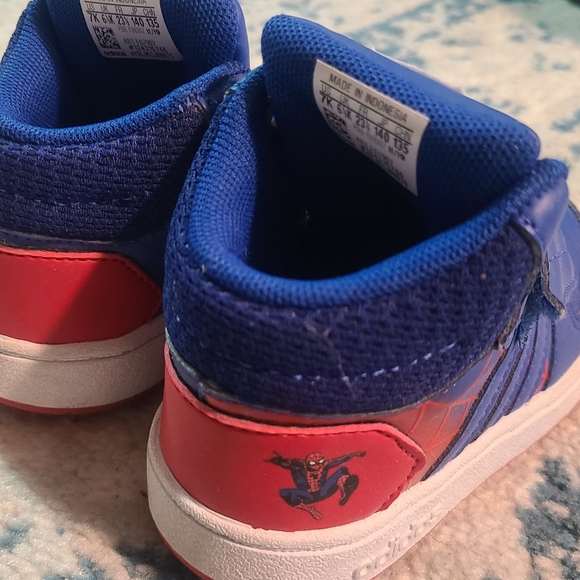 Adidas Marvel shoes - Picture 3 of 6